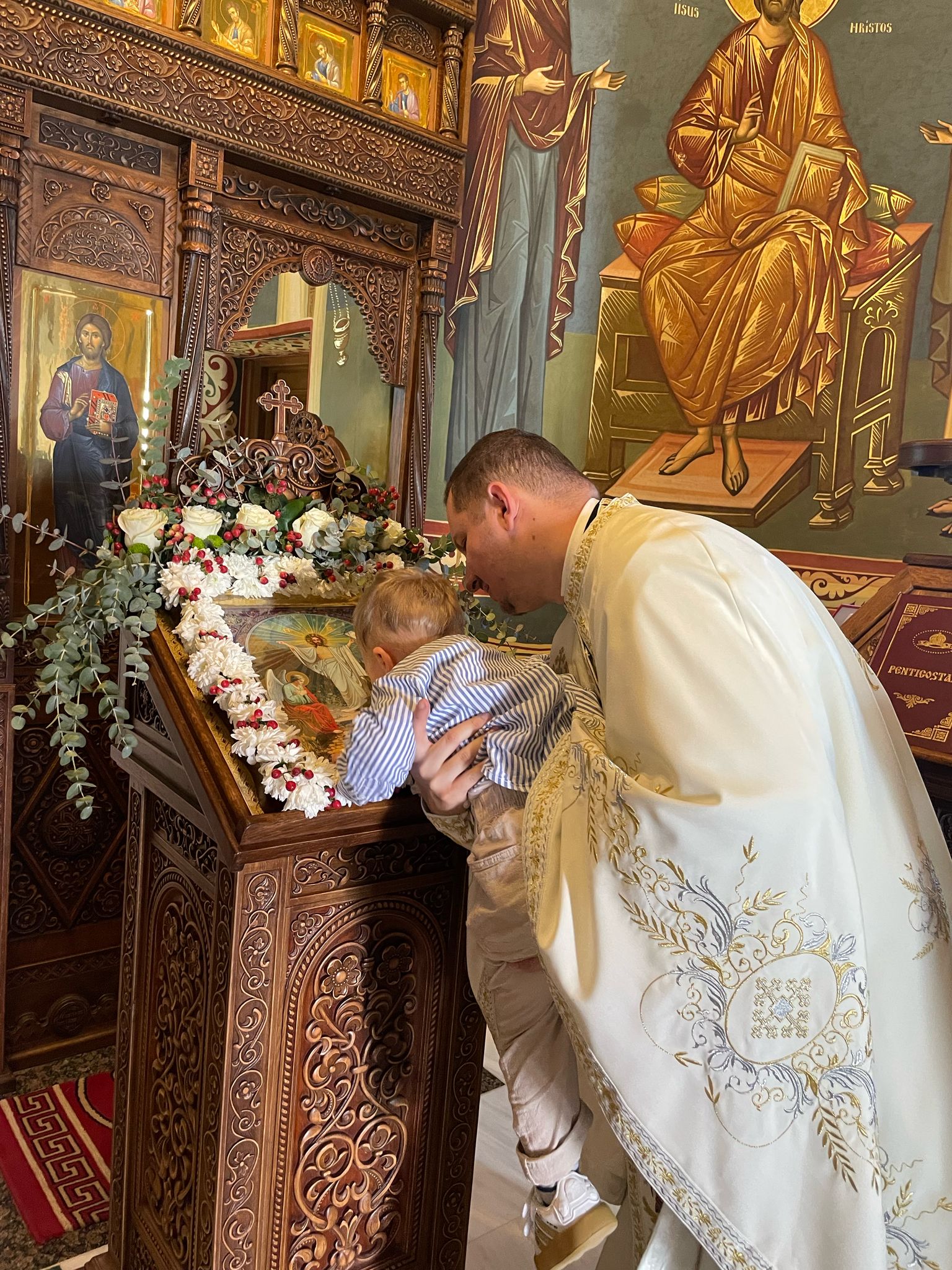 Pași de înger spre lumina credinței